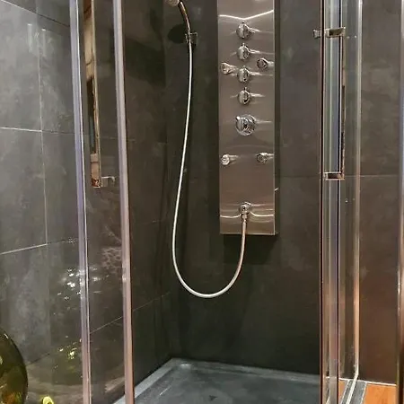 Проживание в семье Double Accueillante Avec Douche Privative Экюли