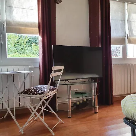 Double Accueillante Avec Douche Privative Homestay Ecully